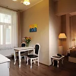 Leone Apartmanhotel 3*