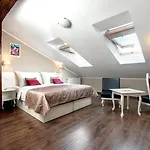 Leone Apartmanhotel 3*