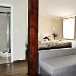 Leone Apartmanhotel