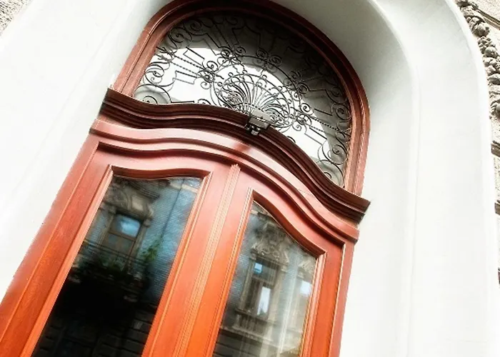 Leone Apartmanhotel 3*