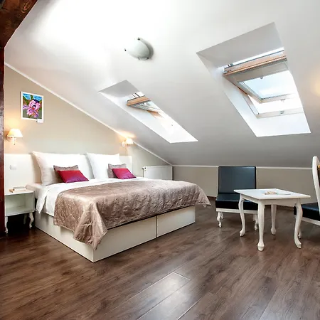 Leone Apartahotel 3*