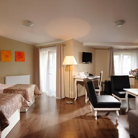 Leone Apartahotel 3*