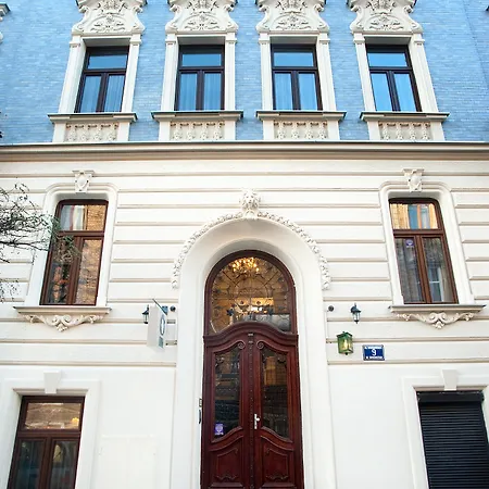 Apartahotel Leone 3*