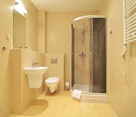 Leone 3* Krasków