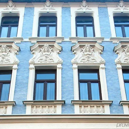 Leone Apartahotel 3*