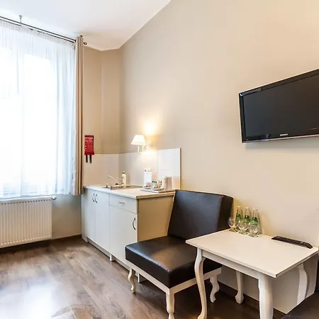 Leone 3* Krasków