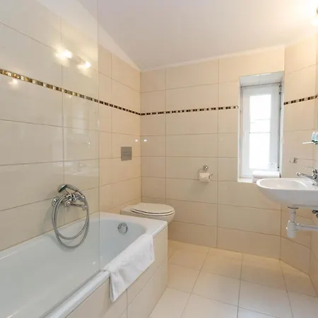 Leone 3* Krasków