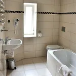 Leone Apart Otel