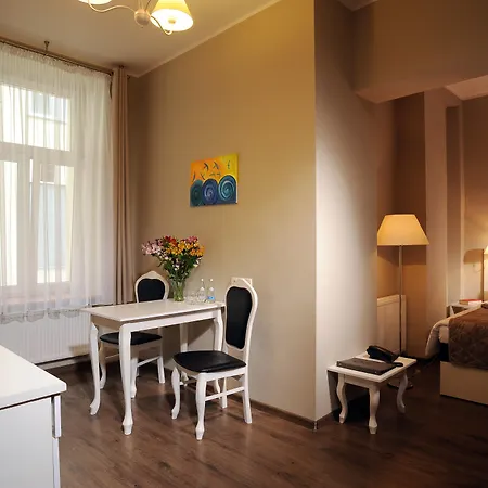 Leone Apartmanhotel 3*