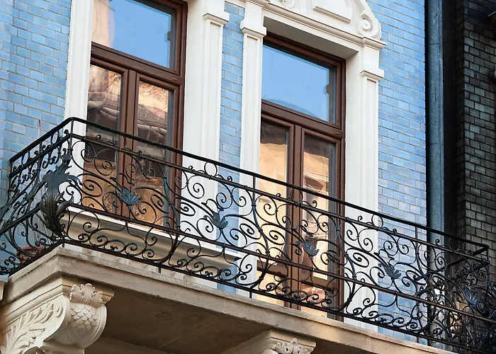 Leone Apartahotel 3*